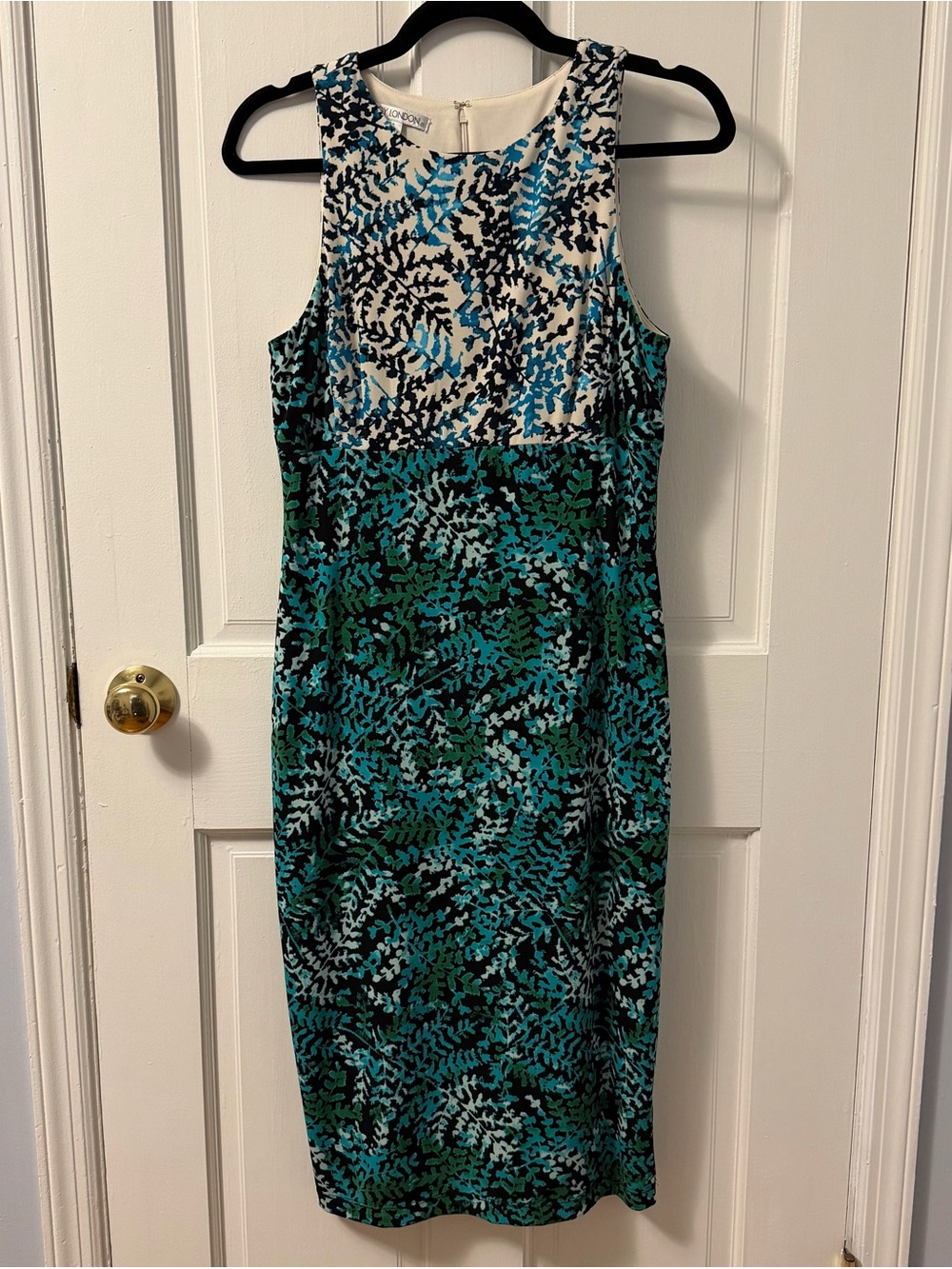 Maggy London Lined Sleeveless Sheath Dress in Shades of Blue Green & White, 6